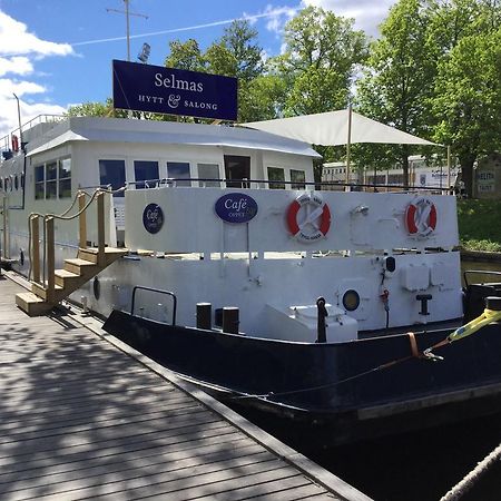 Selmas Hytt Och Salong Hostel Uppsala Bagian luar foto