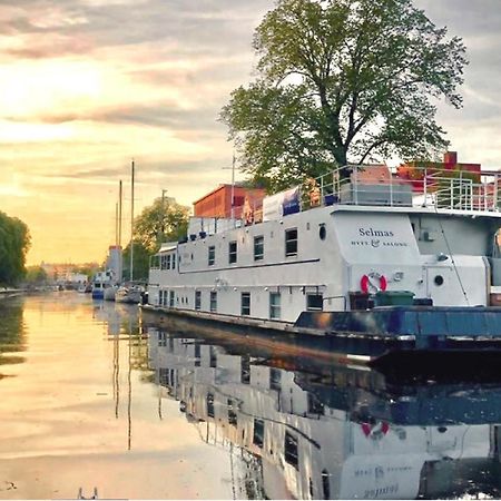 Selmas Hytt Och Salong Hostel Uppsala Bagian luar foto