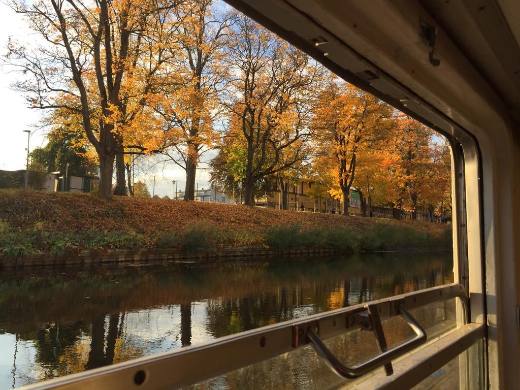 Selmas Hytt Och Salong Hostel Uppsala Bagian luar foto