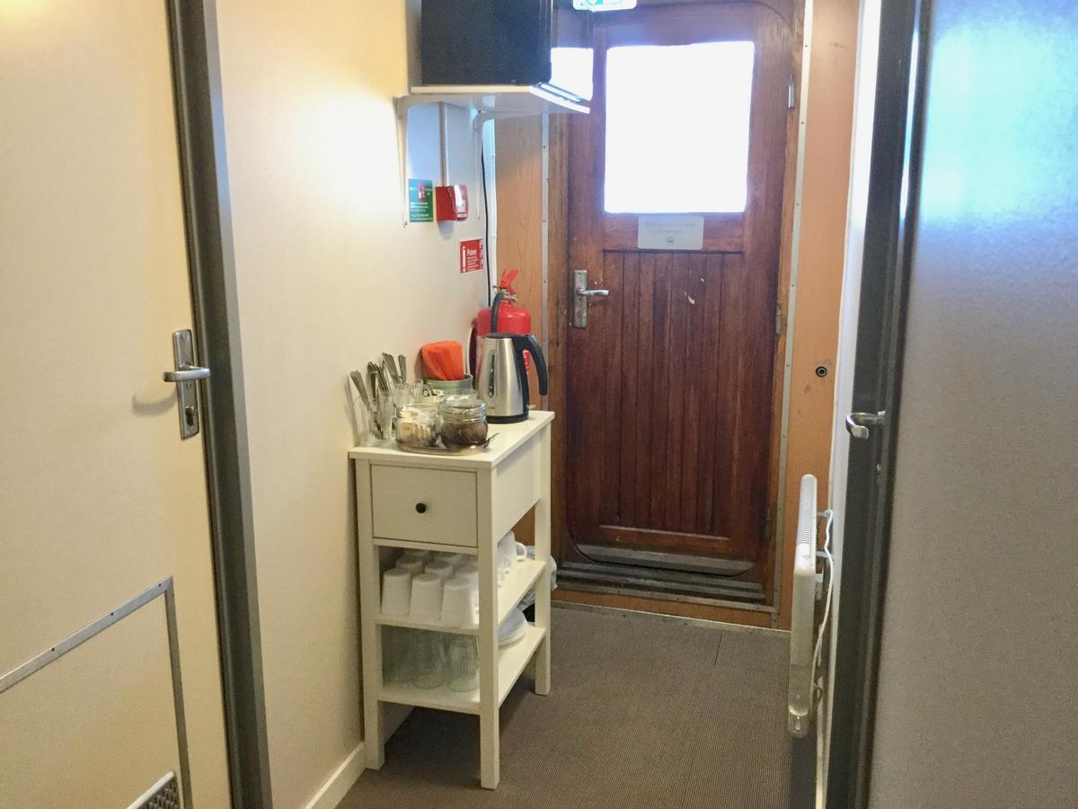 Selmas Hytt Och Salong Hostel Uppsala Bagian luar foto