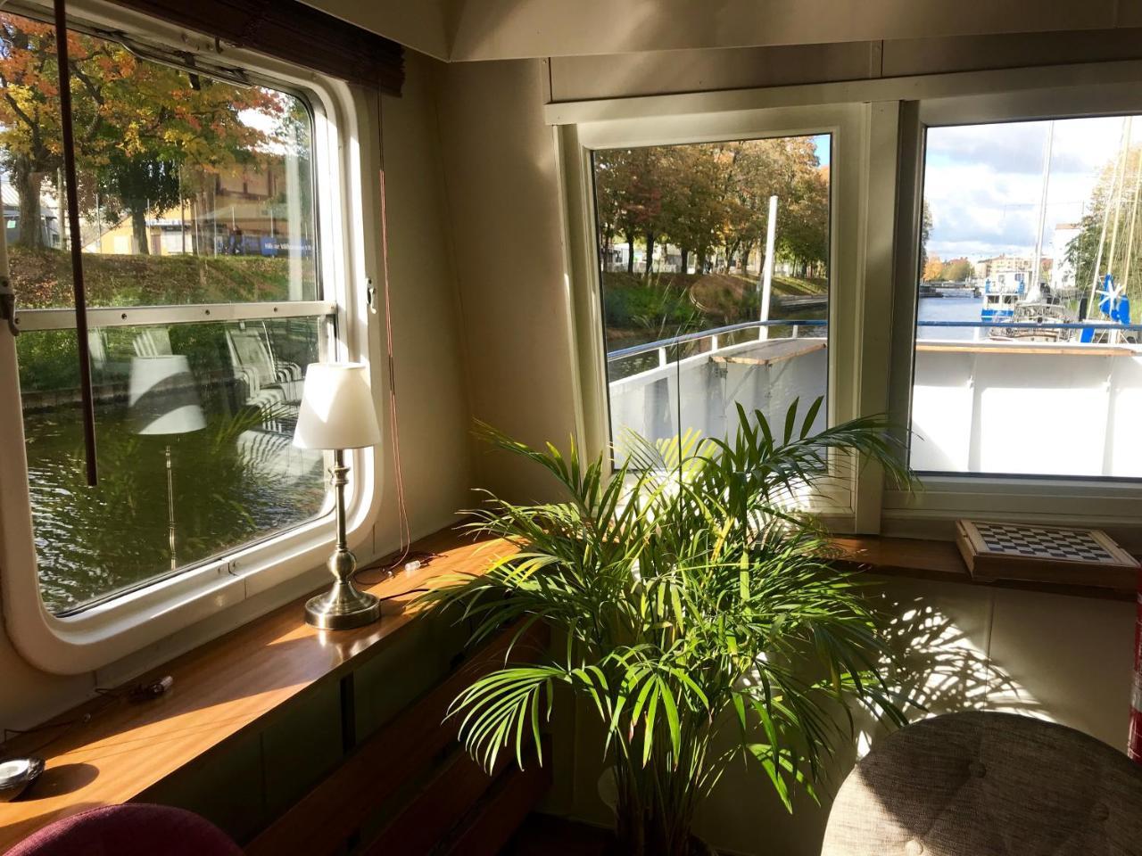 Selmas Hytt Och Salong Hostel Uppsala Bagian luar foto