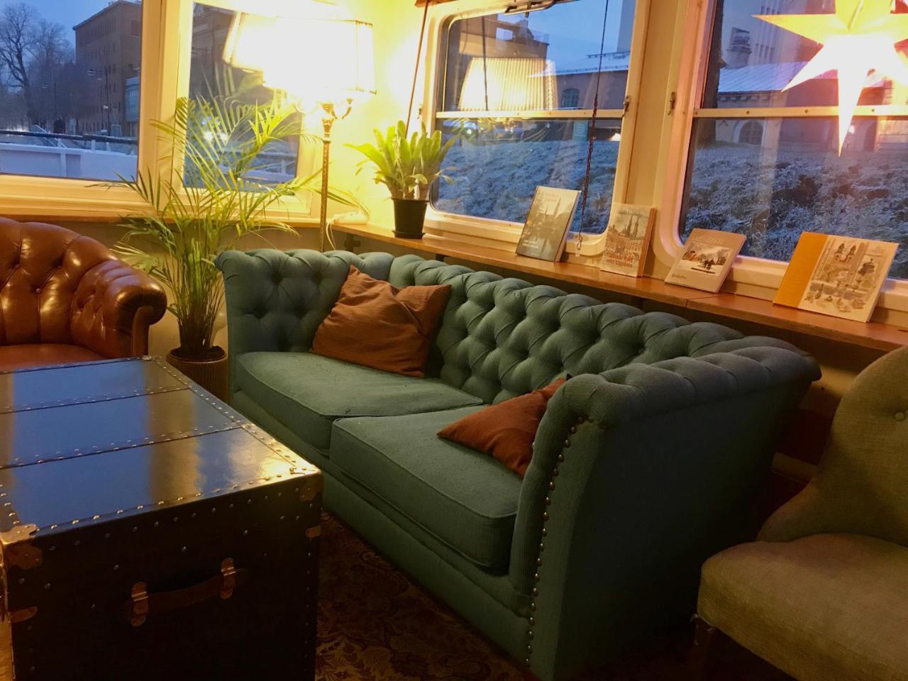 Selmas Hytt Och Salong Hostel Uppsala Bagian luar foto