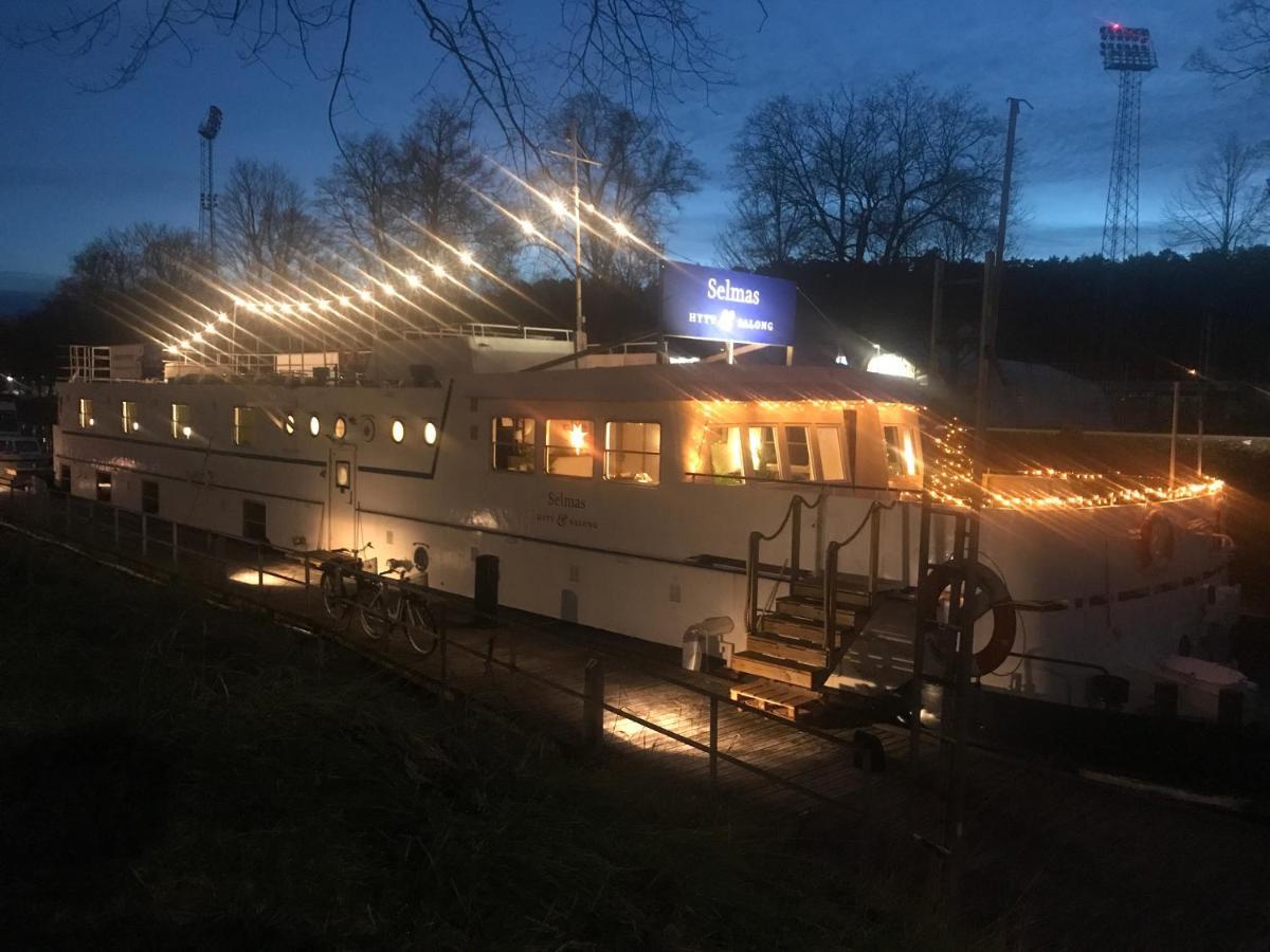 Selmas Hytt Och Salong Hostel Uppsala Bagian luar foto
