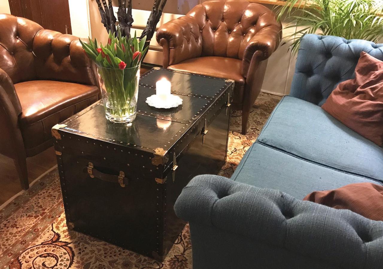 Selmas Hytt Och Salong Hostel Uppsala Bagian luar foto