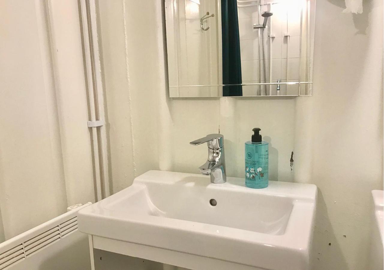 Selmas Hytt Och Salong Hostel Uppsala Bagian luar foto