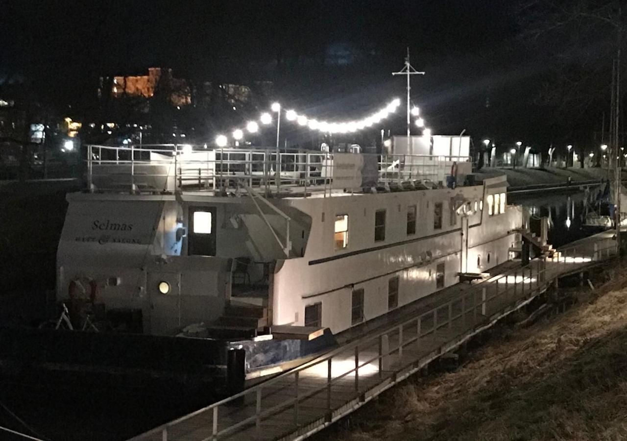 Selmas Hytt Och Salong Hostel Uppsala Bagian luar foto