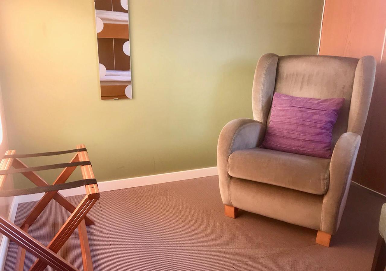 Selmas Hytt Och Salong Hostel Uppsala Bagian luar foto