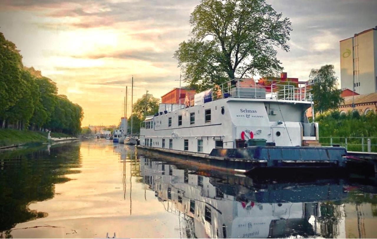 Selmas Hytt Och Salong Hostel Uppsala Bagian luar foto